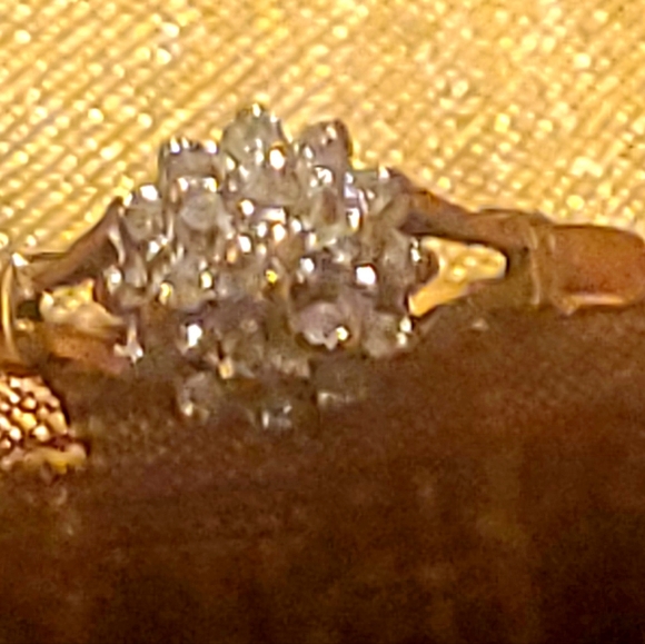 Vintage 10kt Gold Natural White Diamond Cluster Ring - Picture 6 of 16